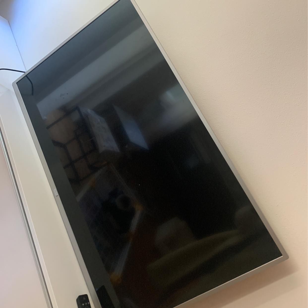 image of Två TV och en byrå - 