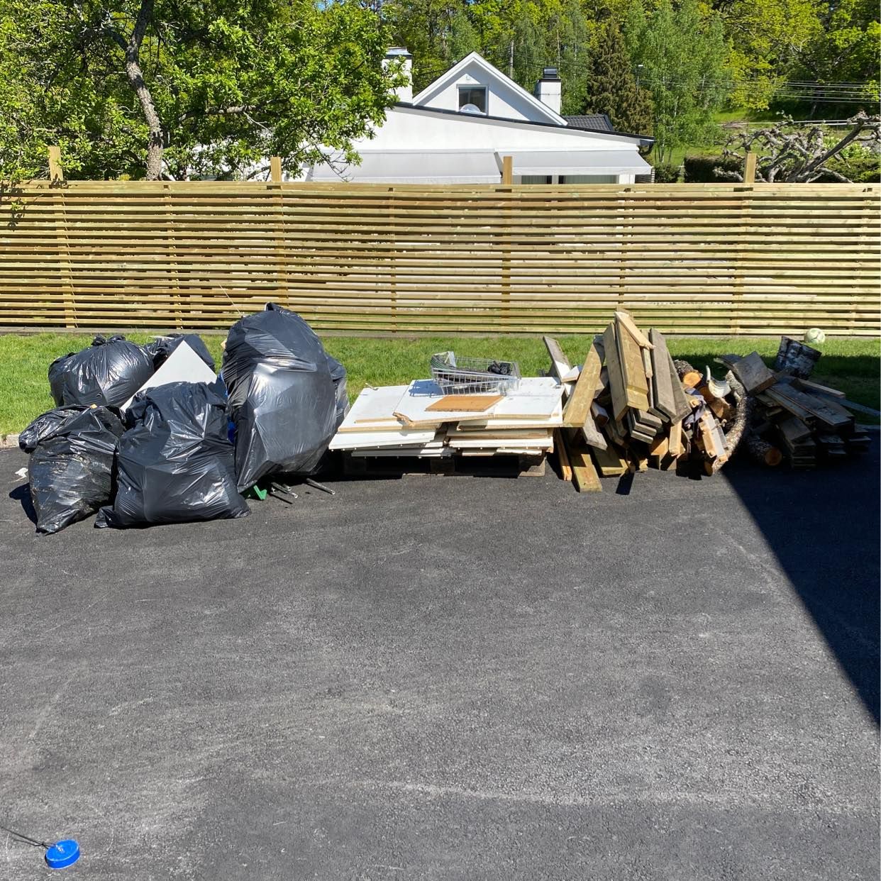 image of Diverse skräp - Täby