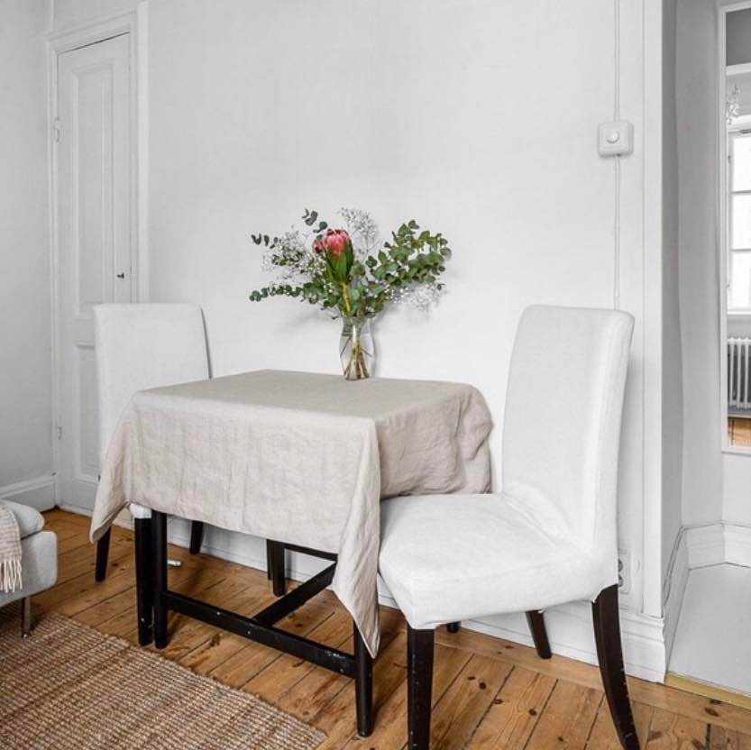 image of Släng gamla möbler - Stockholm