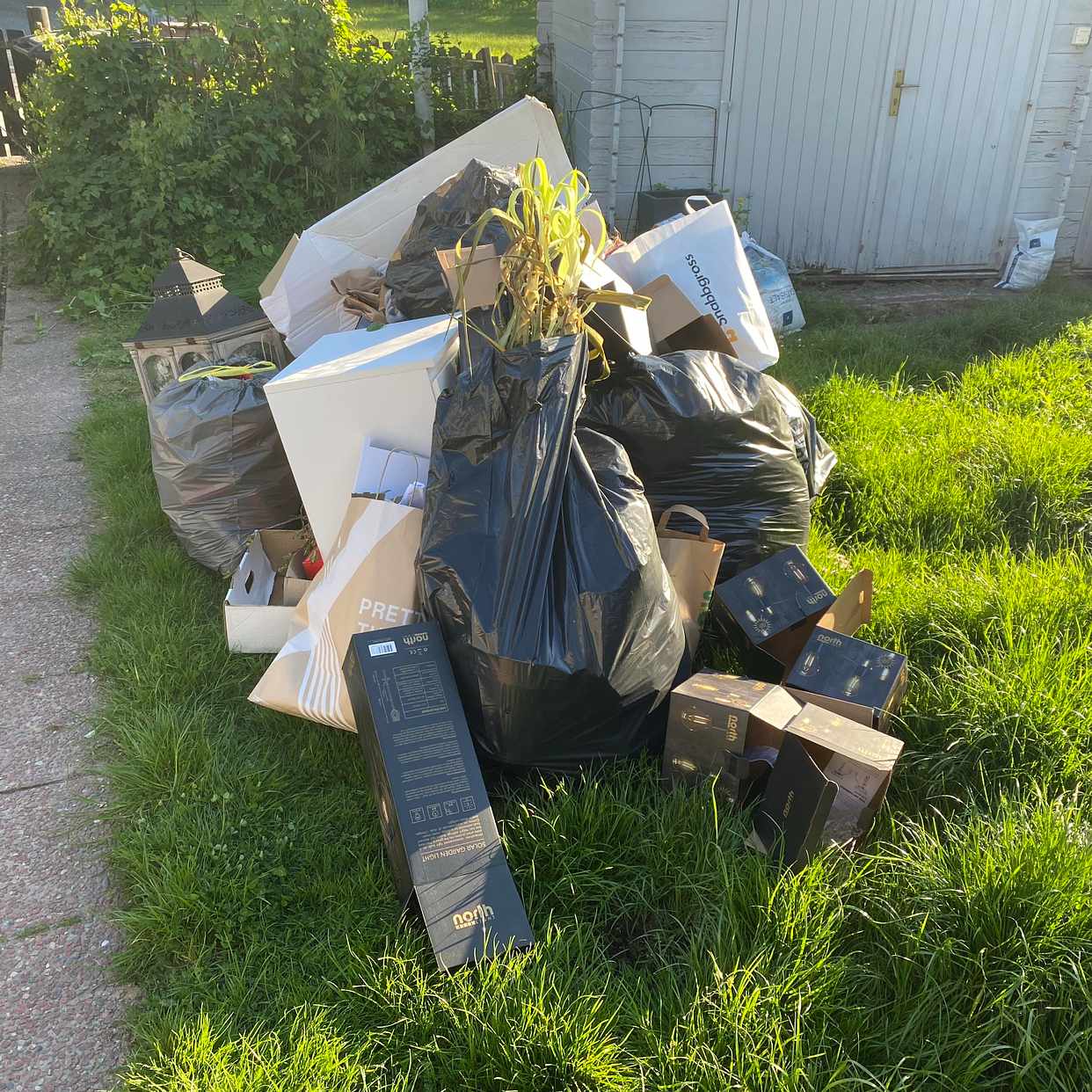 image of Div skräp till soptippen - Spånga