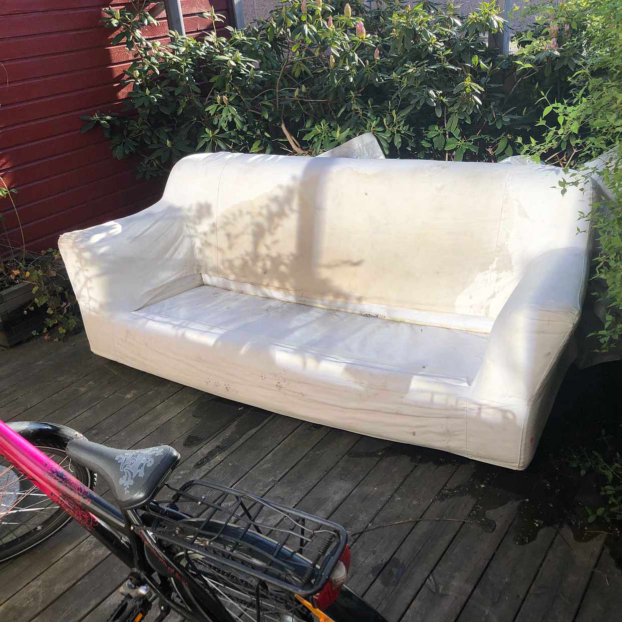 image of Soffa som ska slängas - Sköndal