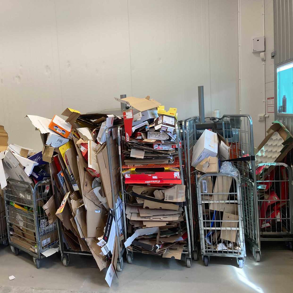 image of Kartonger och plast - Uppsala