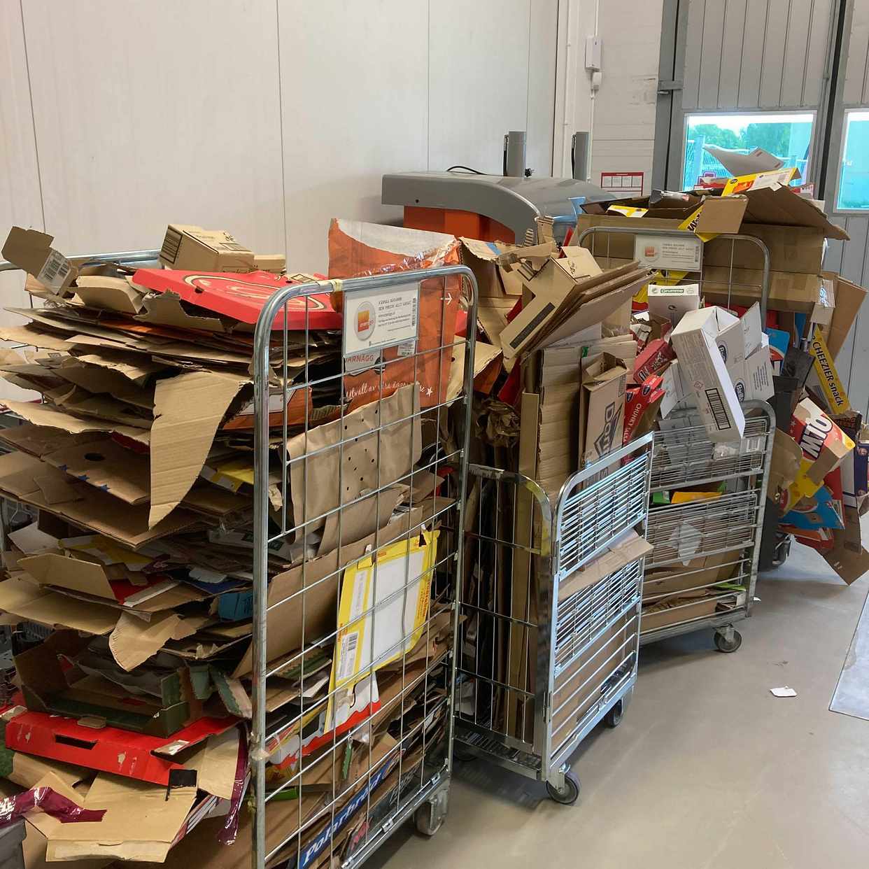 image of Kartonger och plast - Uppsala