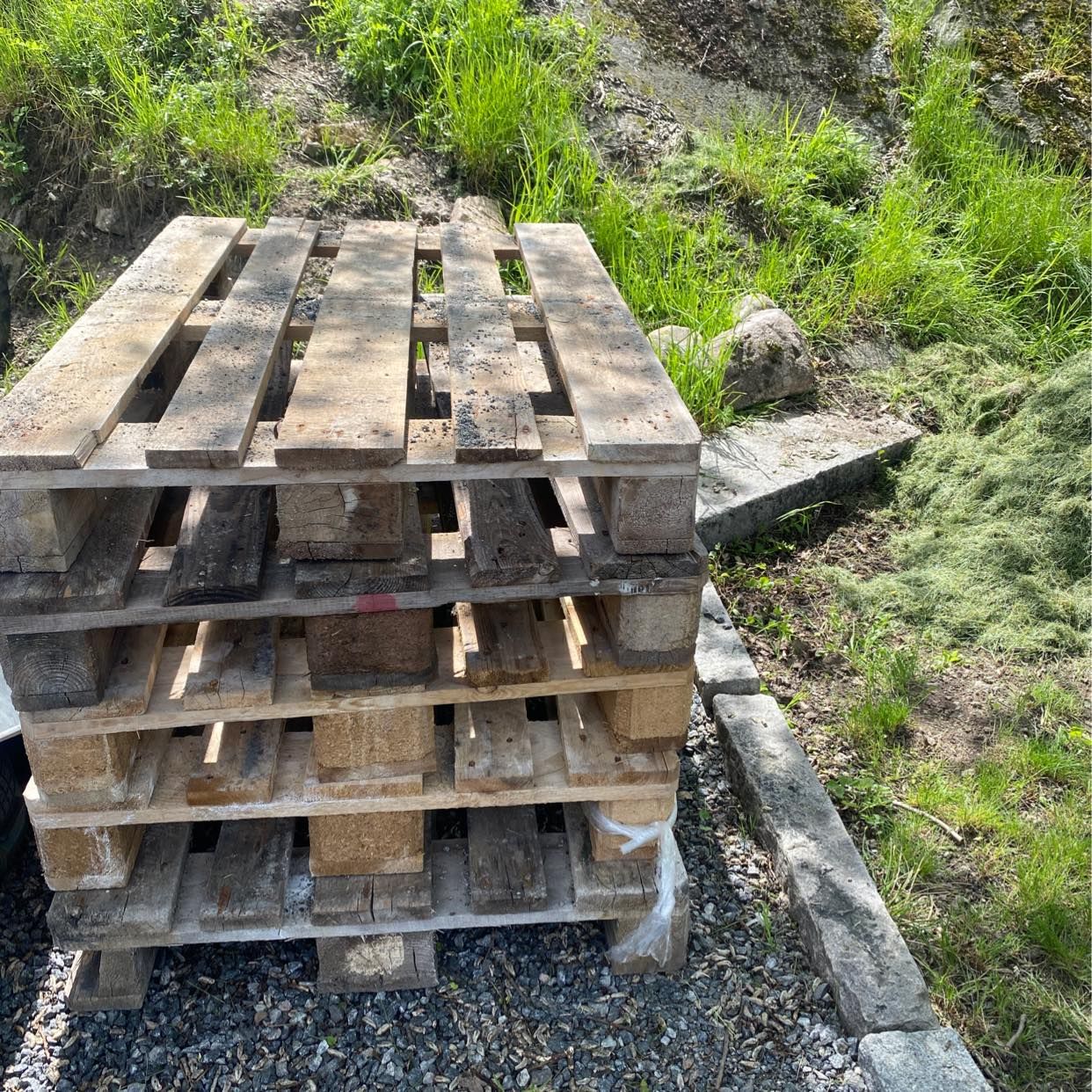 image of Säckar med jord lastpalla - Värmdö