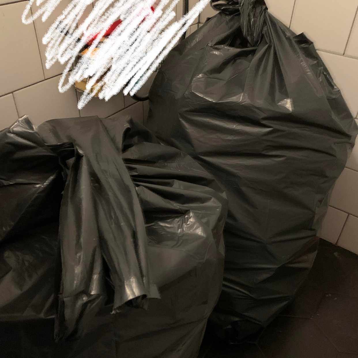 image of Slänga sopsäckar på tippe - Stockholms Stad