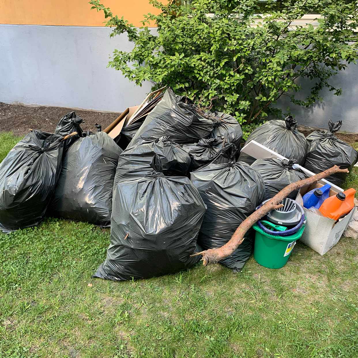 image of Trädgårdsavfall o skräp - Johanneshov
