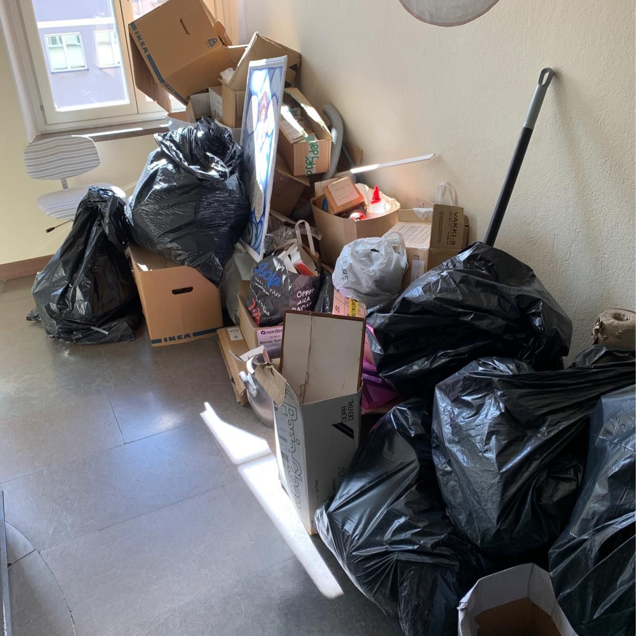 image of Kasta allt på soptippen - Stockholm