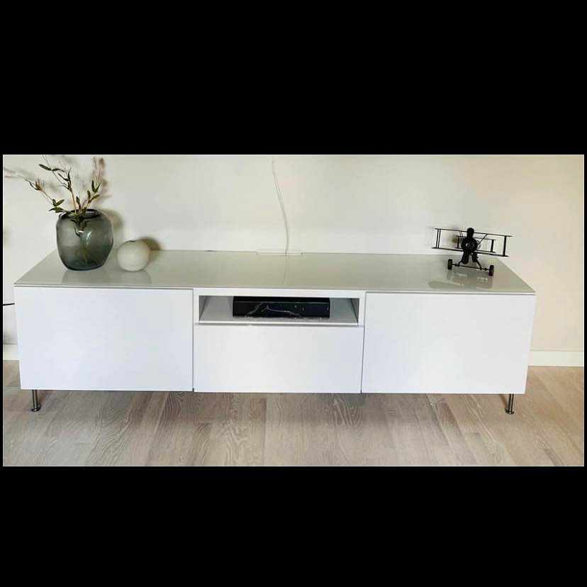 image of Flytt av tv-bänk - 