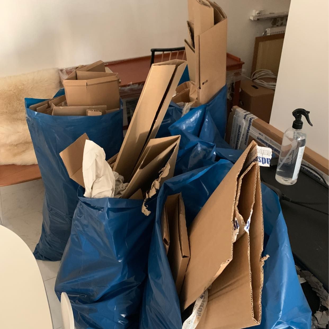 image of Plastsäckar med wellpapp - Stockholm