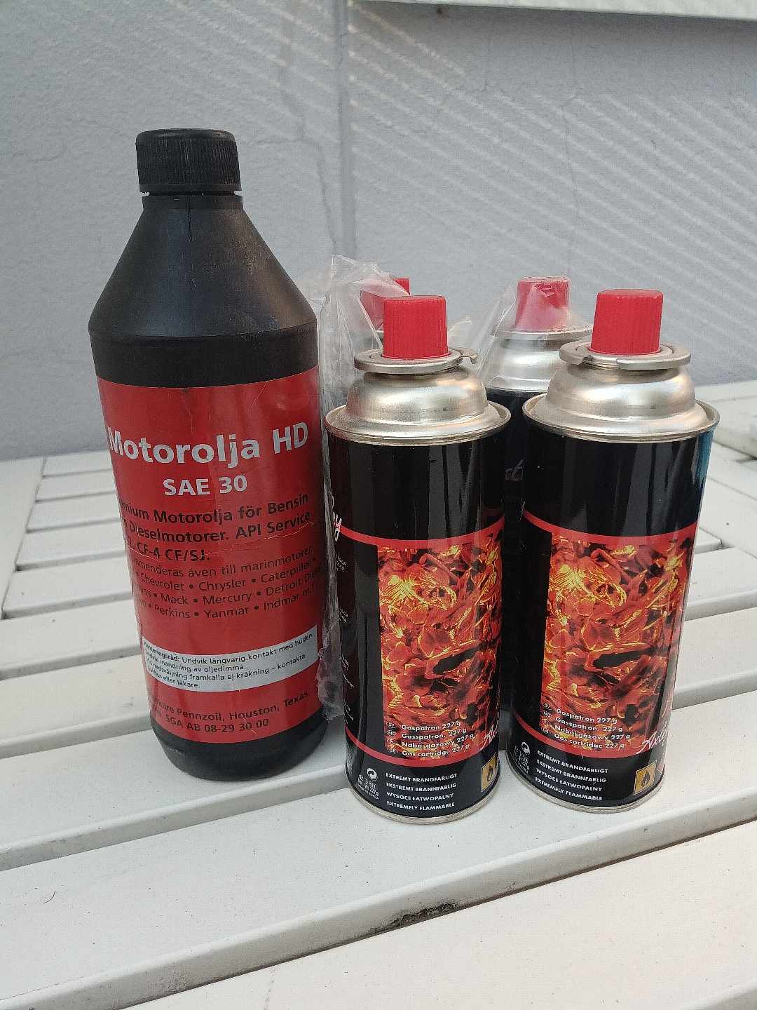 image of olja och 4 gasflaskor - Rönninge