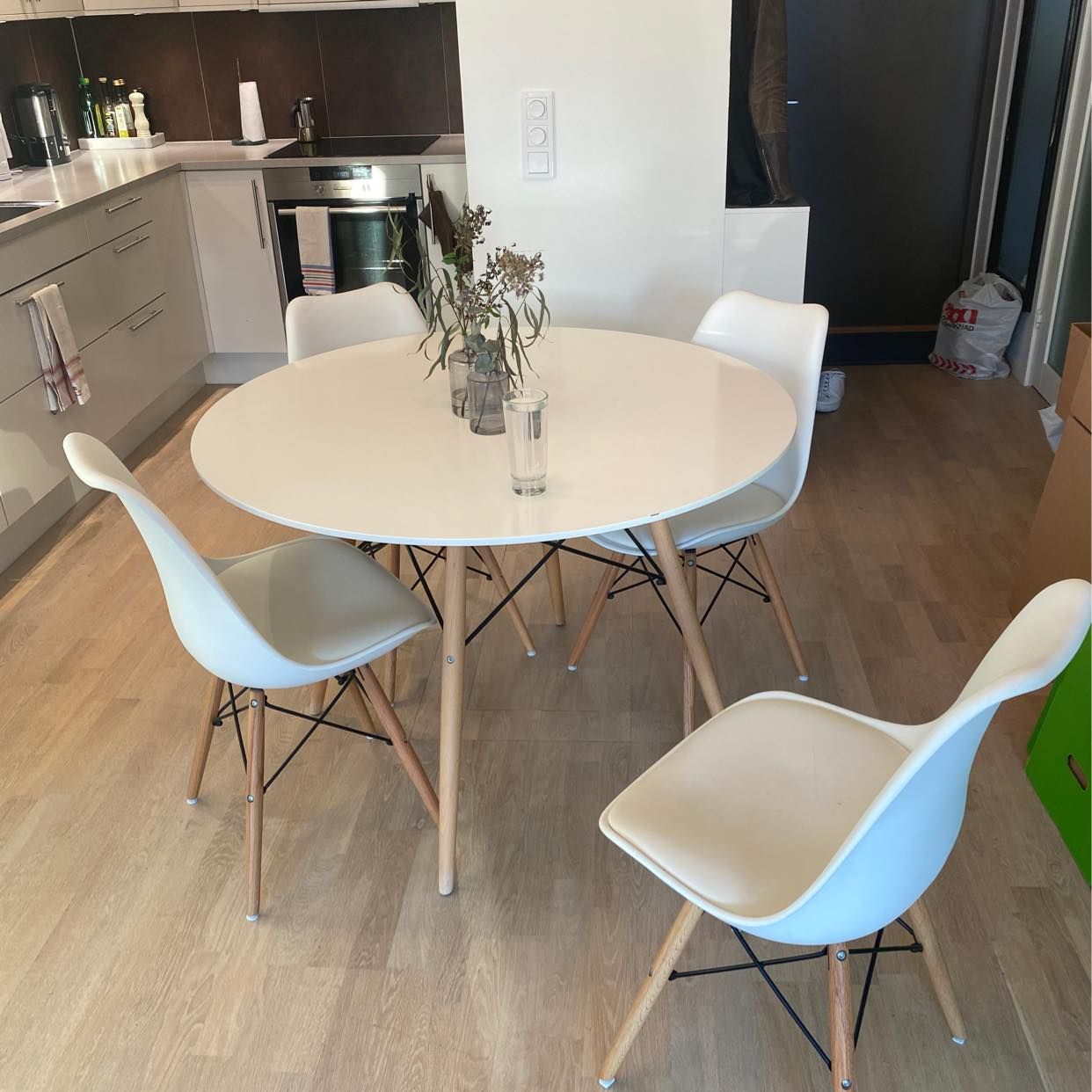 image of Bord och 4 stolar - 