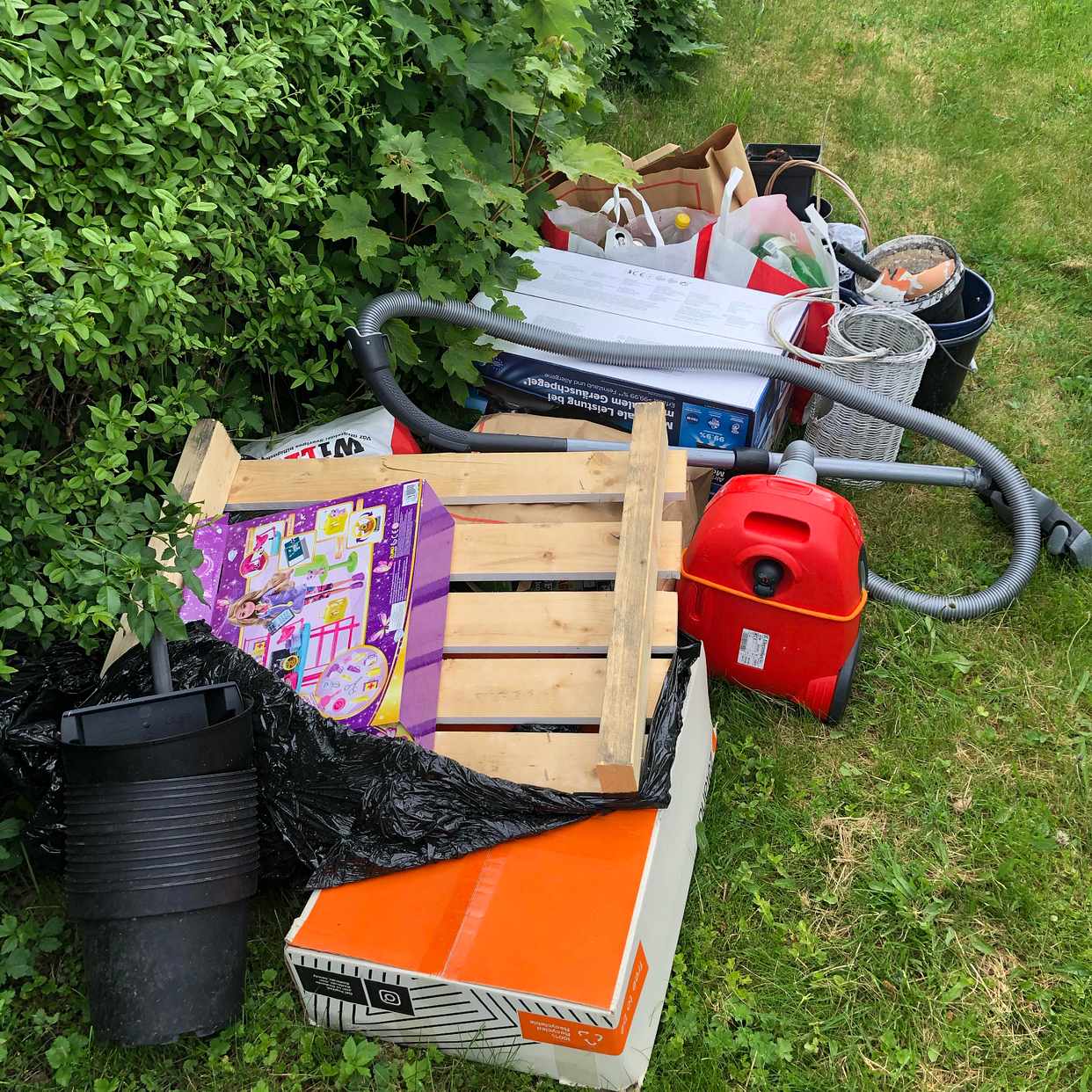 image of Skräp till återvinning - Älvsjö