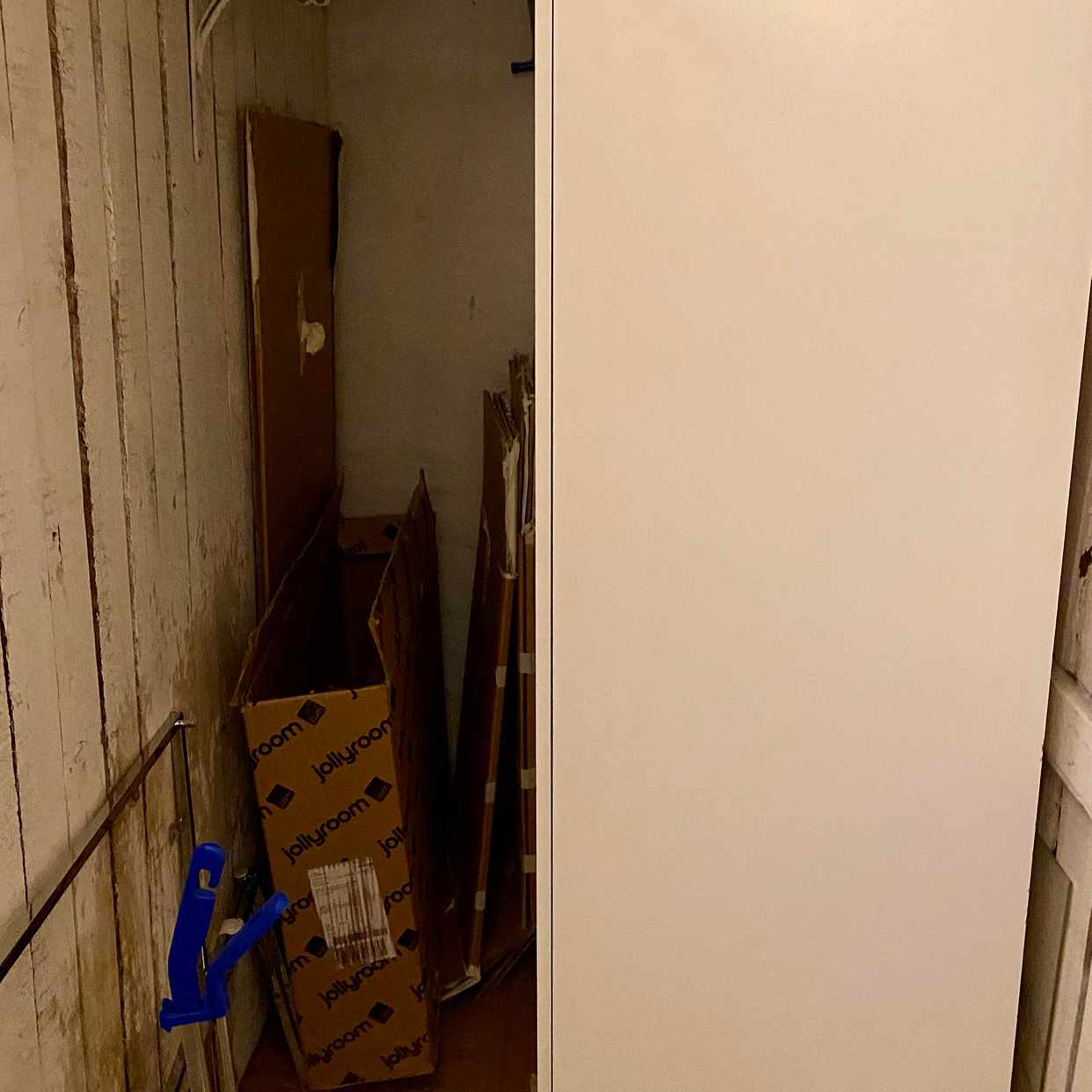 image of Remove wardrobe + boxes - Stockholm