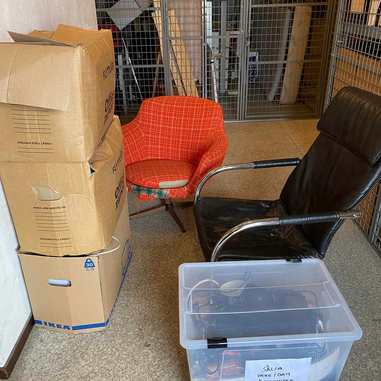 image of 2st fåtöljer, 4 lådor - 