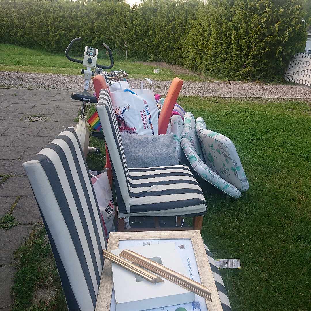 image of Möbler ska till tippen - Åkersberga