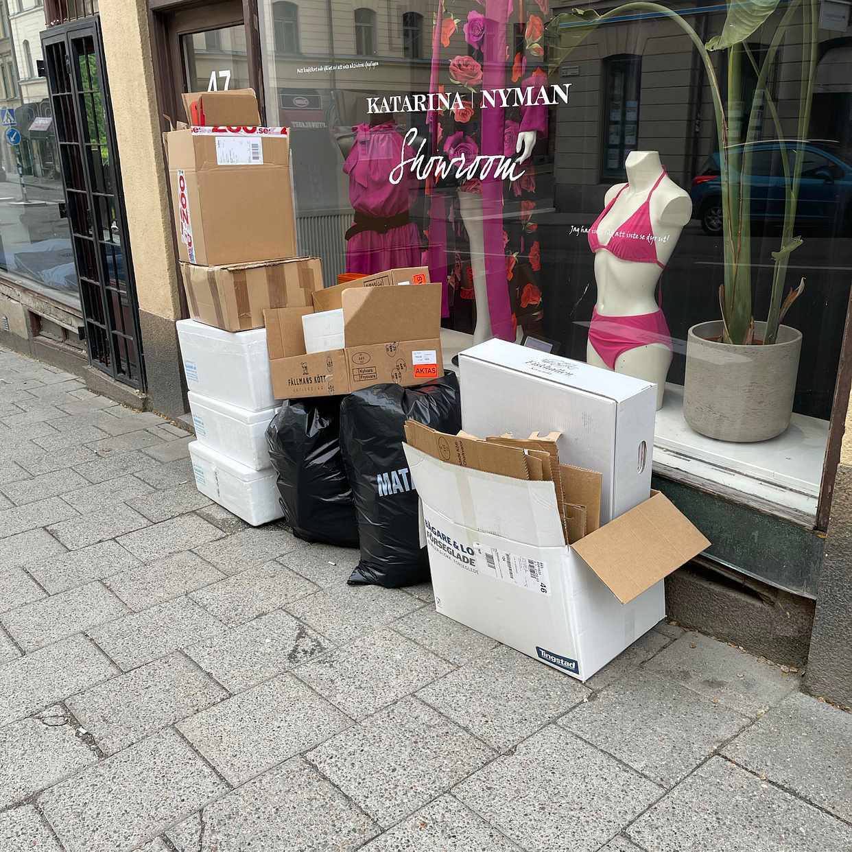 image of Kartonger och skräp - Stockholm