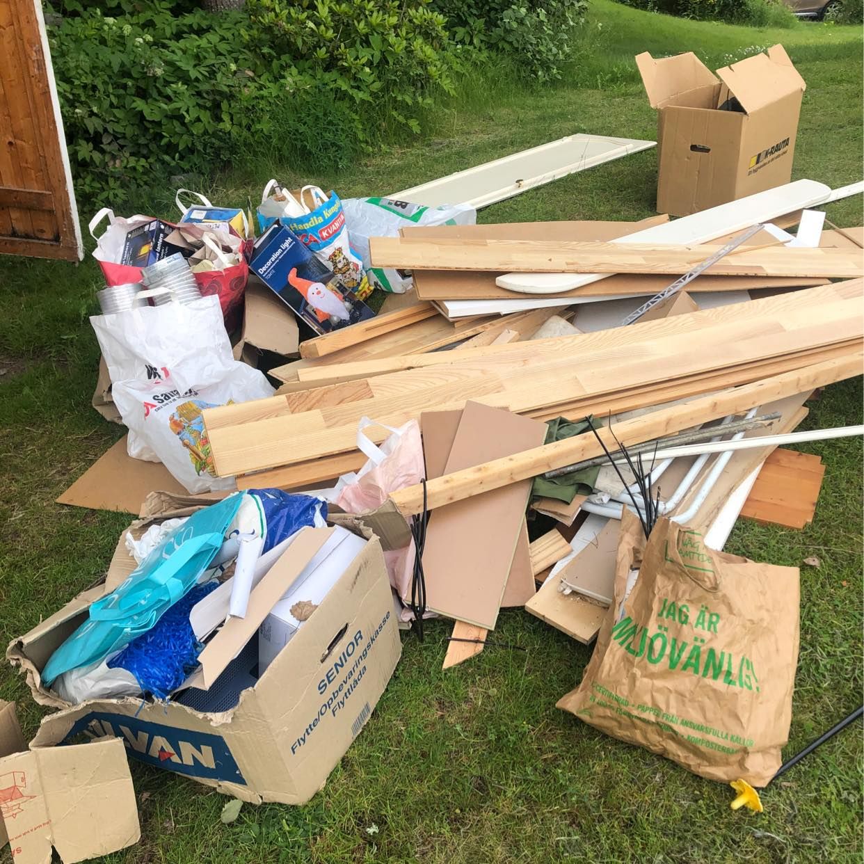 image of Förrådsrensning till tipp - Skärholmen