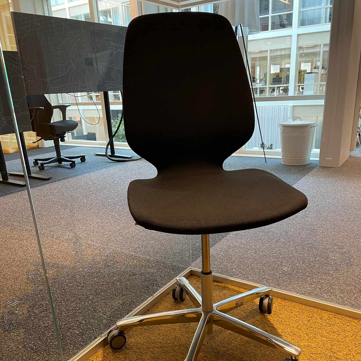 image of Flytta 8 bord+10 stolar - 