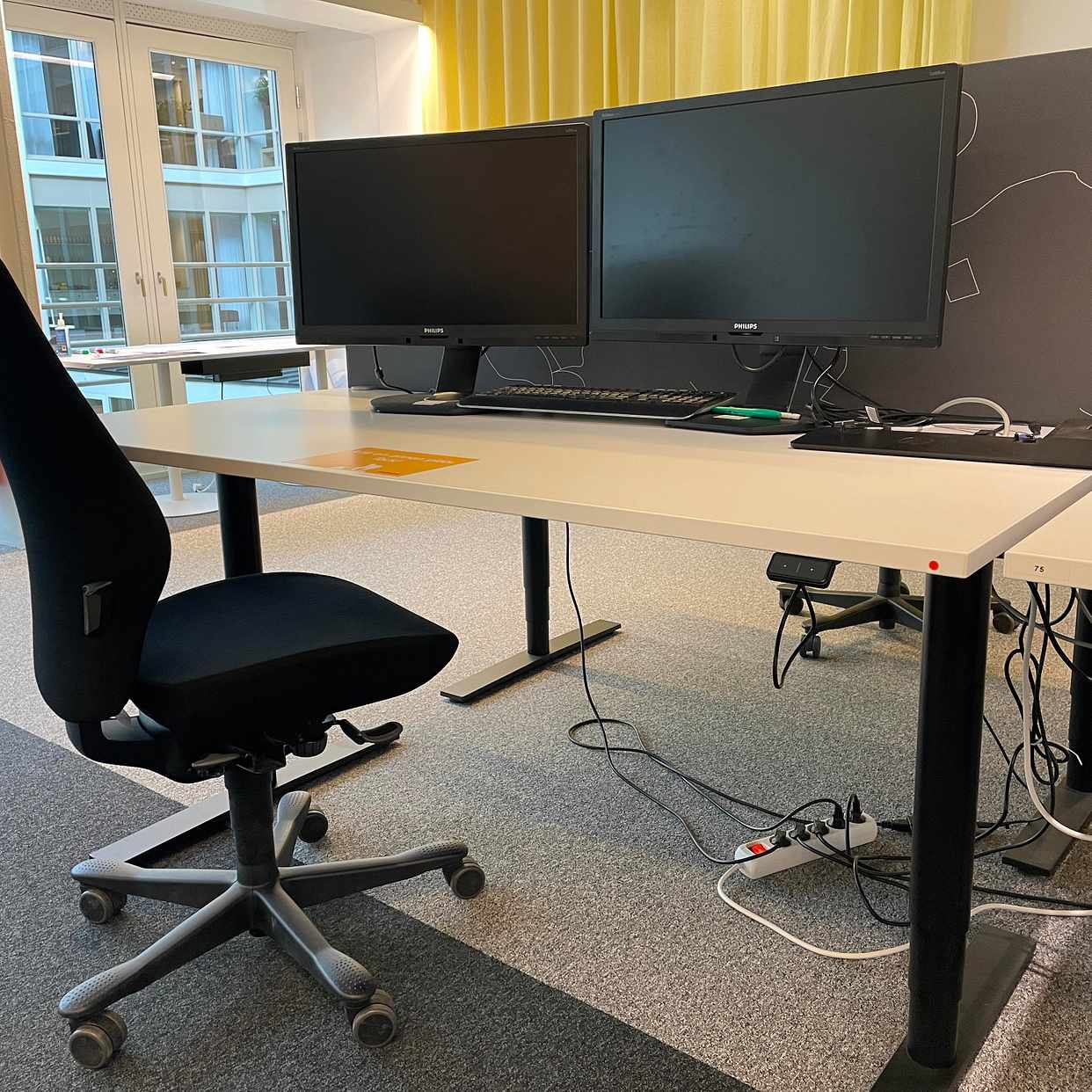 image of Flytta 8 bord+10 stolar - 