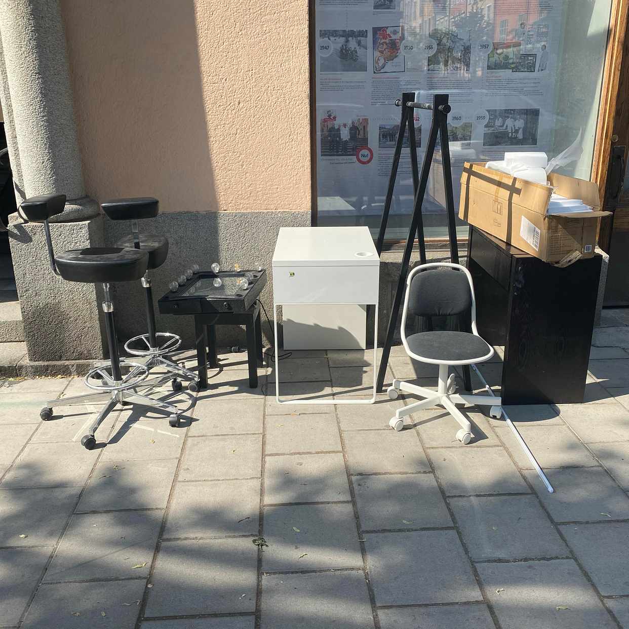 image of Slänga möbler - 