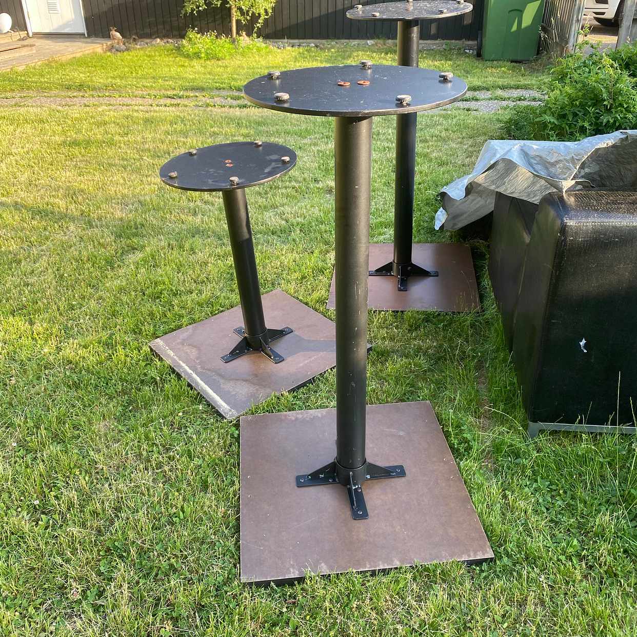 image of 2 soffor samt 3 bord - Täby
