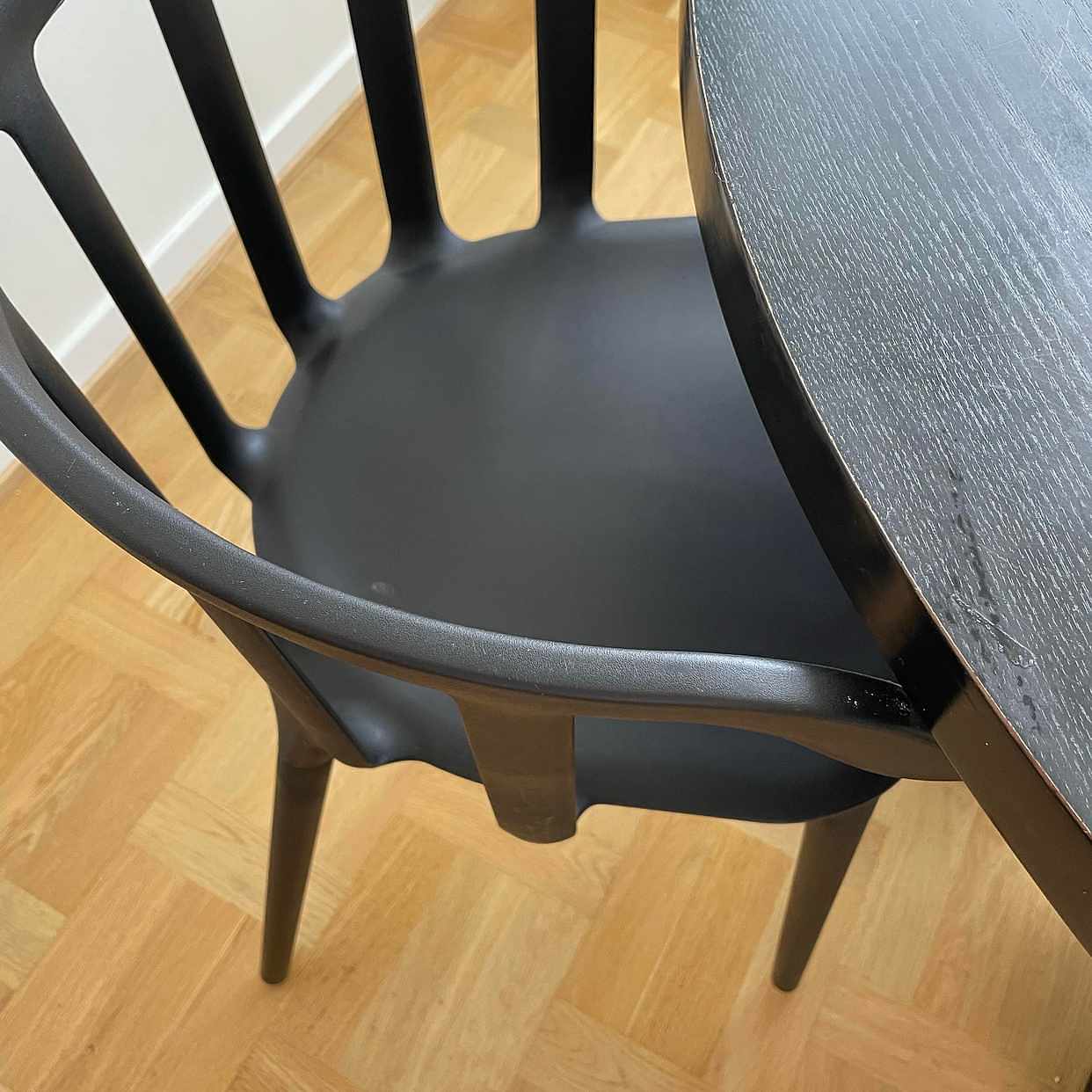 image of Matbord och 4 stolar - 