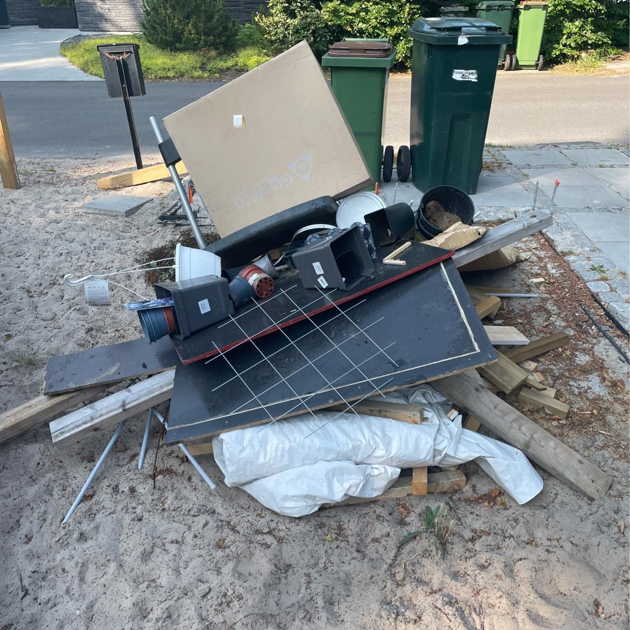 image of Hämta skräp och slänga - Höllviken
