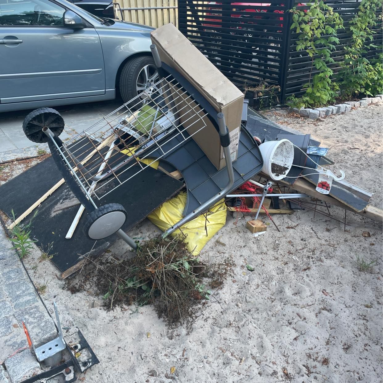 image of Hämta skräp och slänga - Höllviken