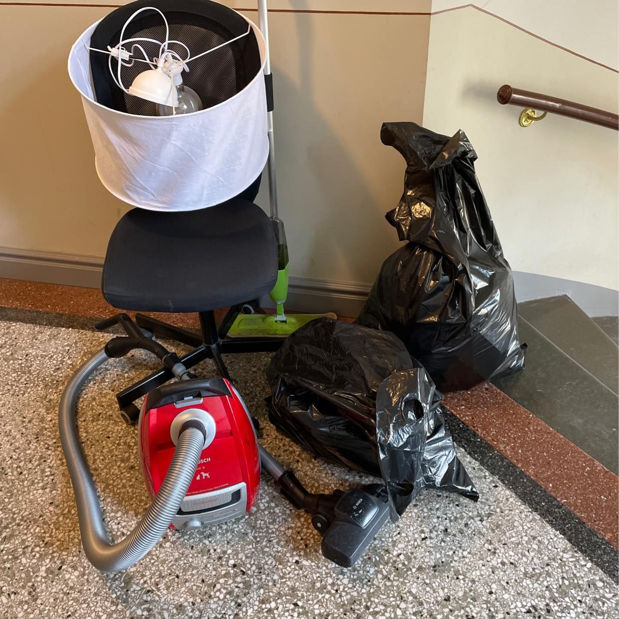 image of Kontorsstol, lampa dammsu - Stockholms Stad