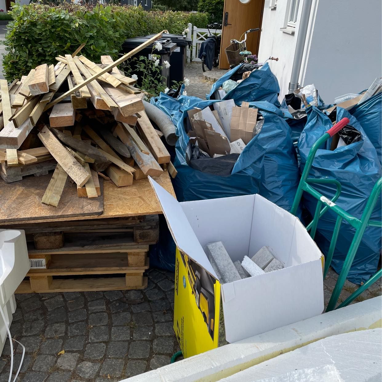 image of Trädgårdsavfall samt bygg - Klagshamn