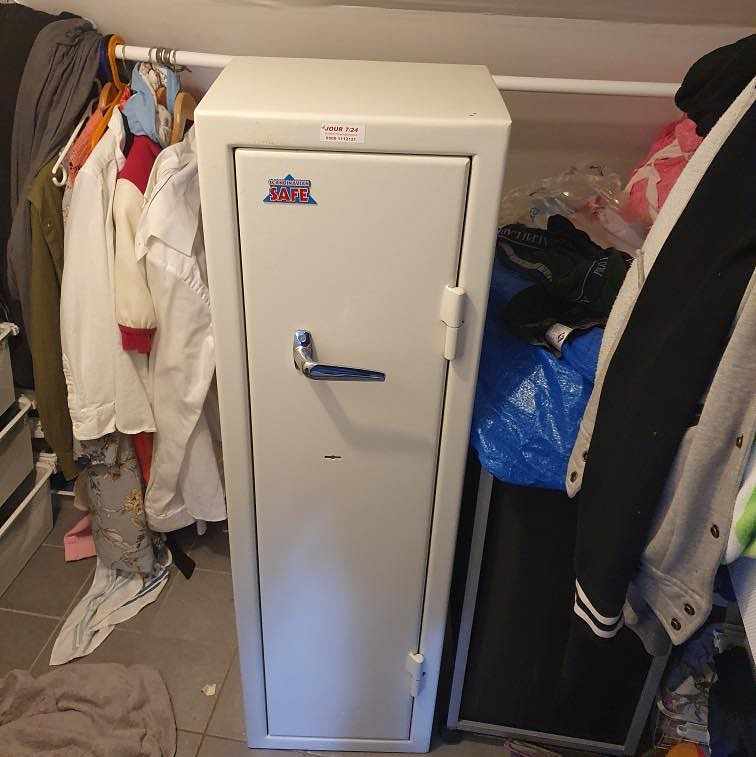 image of Hämta upp ett plåtskåp - 