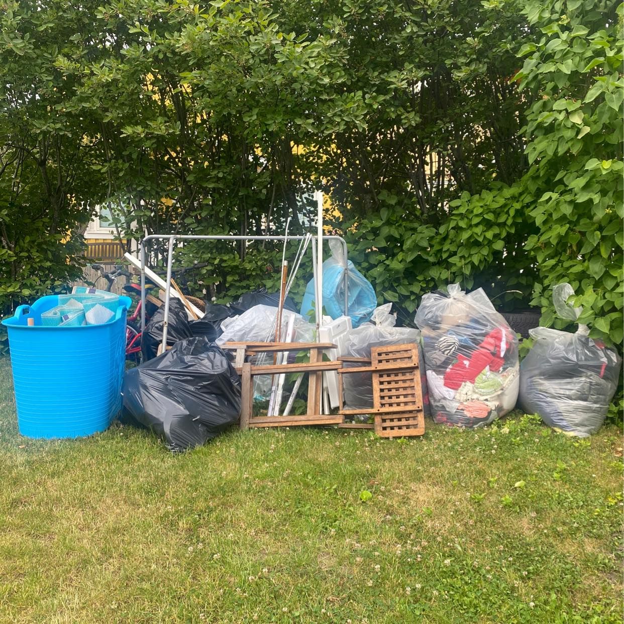 image of Träspill kläder plastkruk - Tullinge