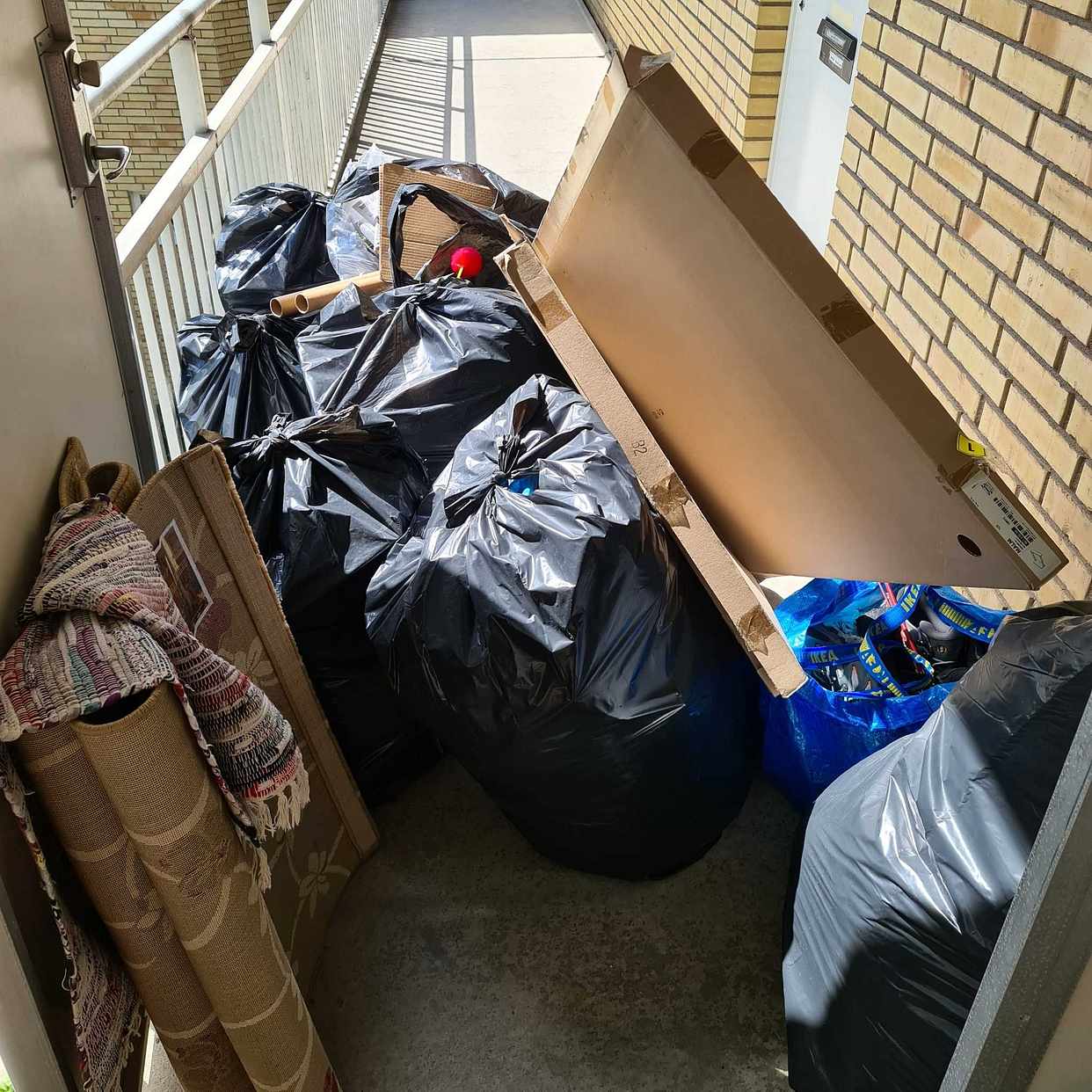 image of Bags and empty boxes - Sundbyberg