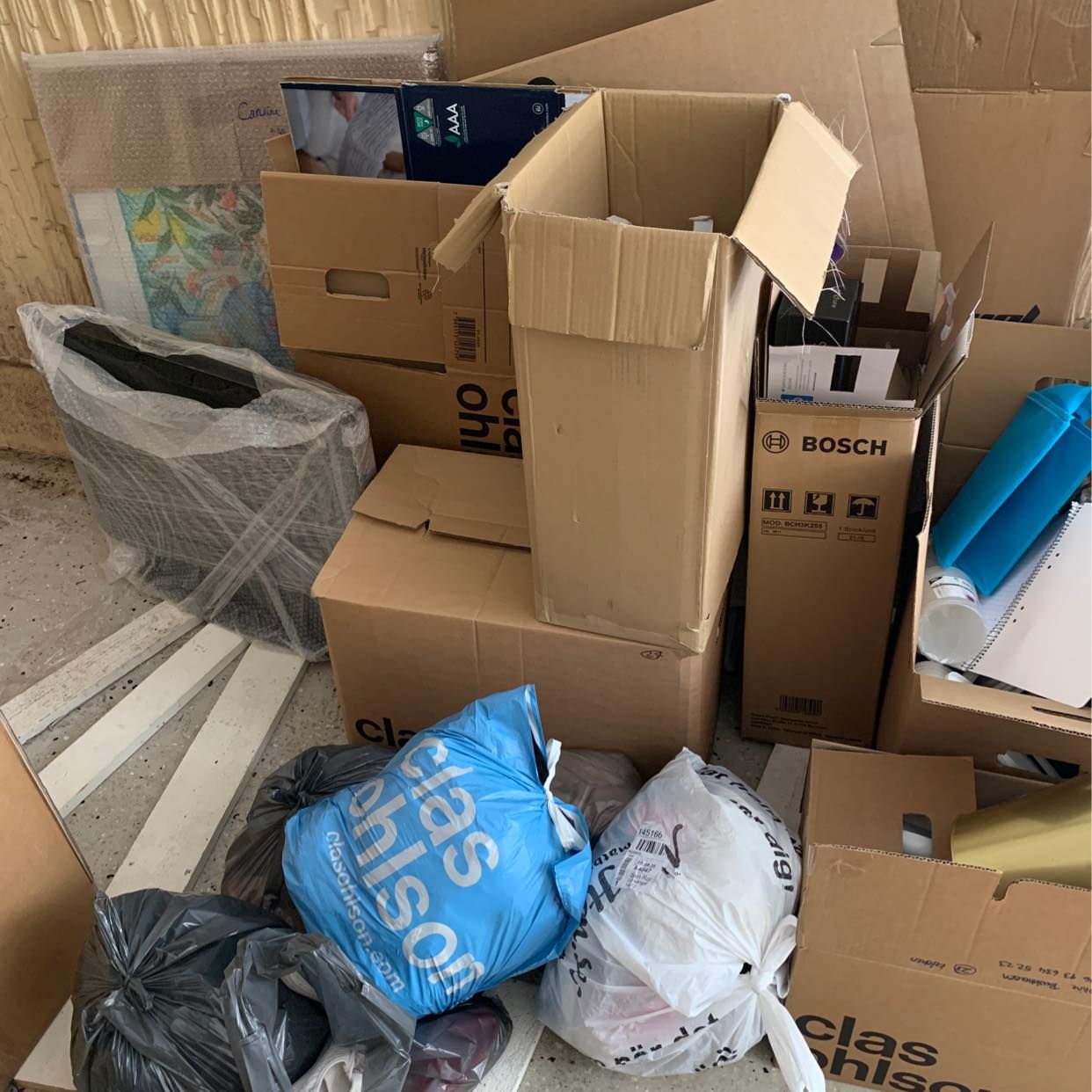 image of Cardboard, Tv, boxes - Segeltorp