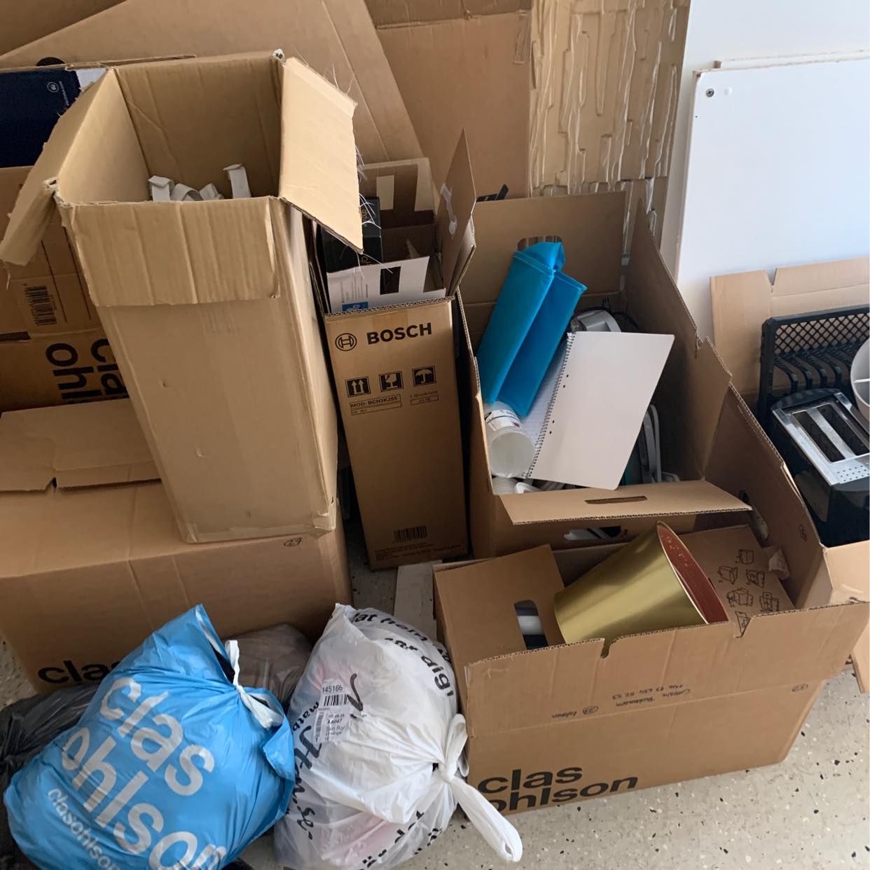 image of Cardboard, Tv, boxes - Segeltorp