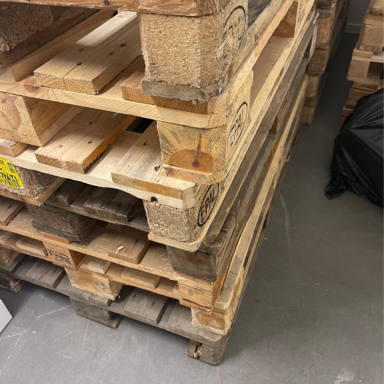 image of Remove pallets - Stockholm