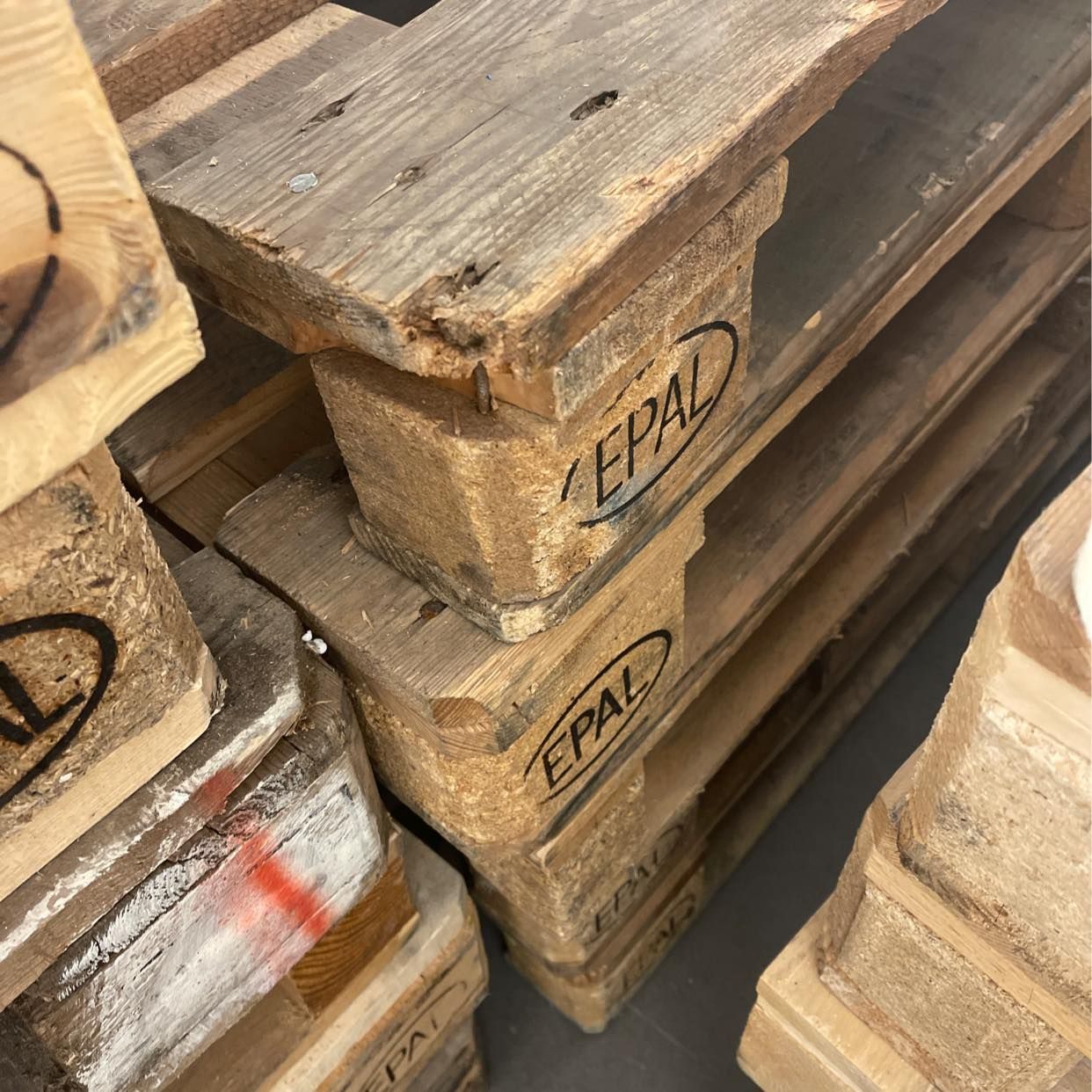 image of Remove pallets - Stockholm