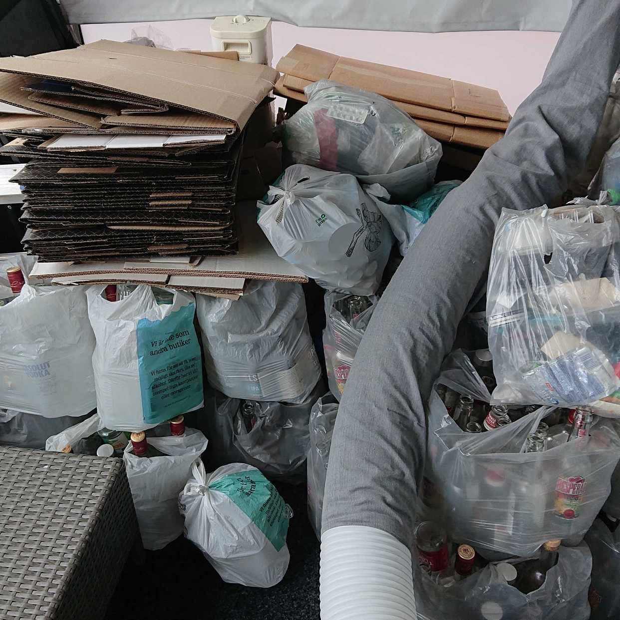 image of Remove recyclable waste - Solna