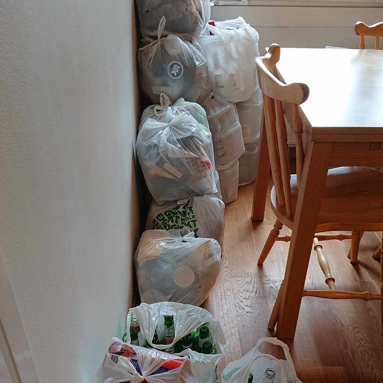 image of Remove recyclable waste - Solna