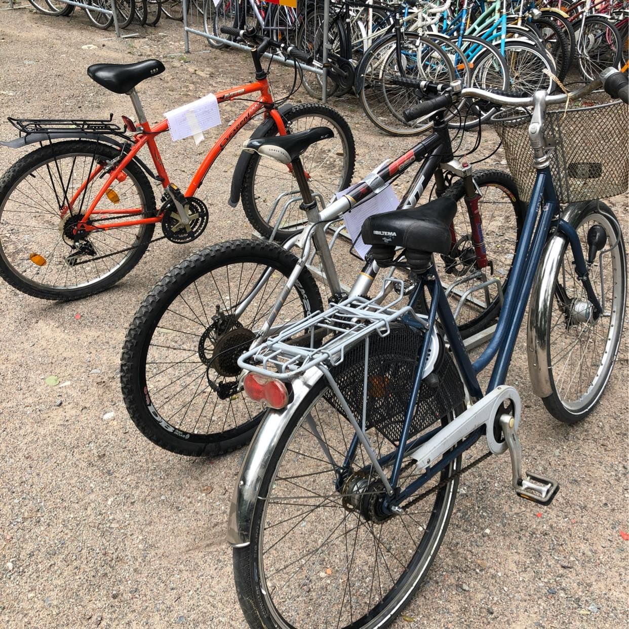 image of Hemkörning av tre cyklar - 