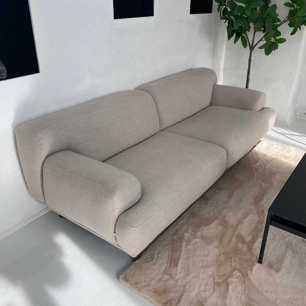 image of Säng, soffa, bord - 