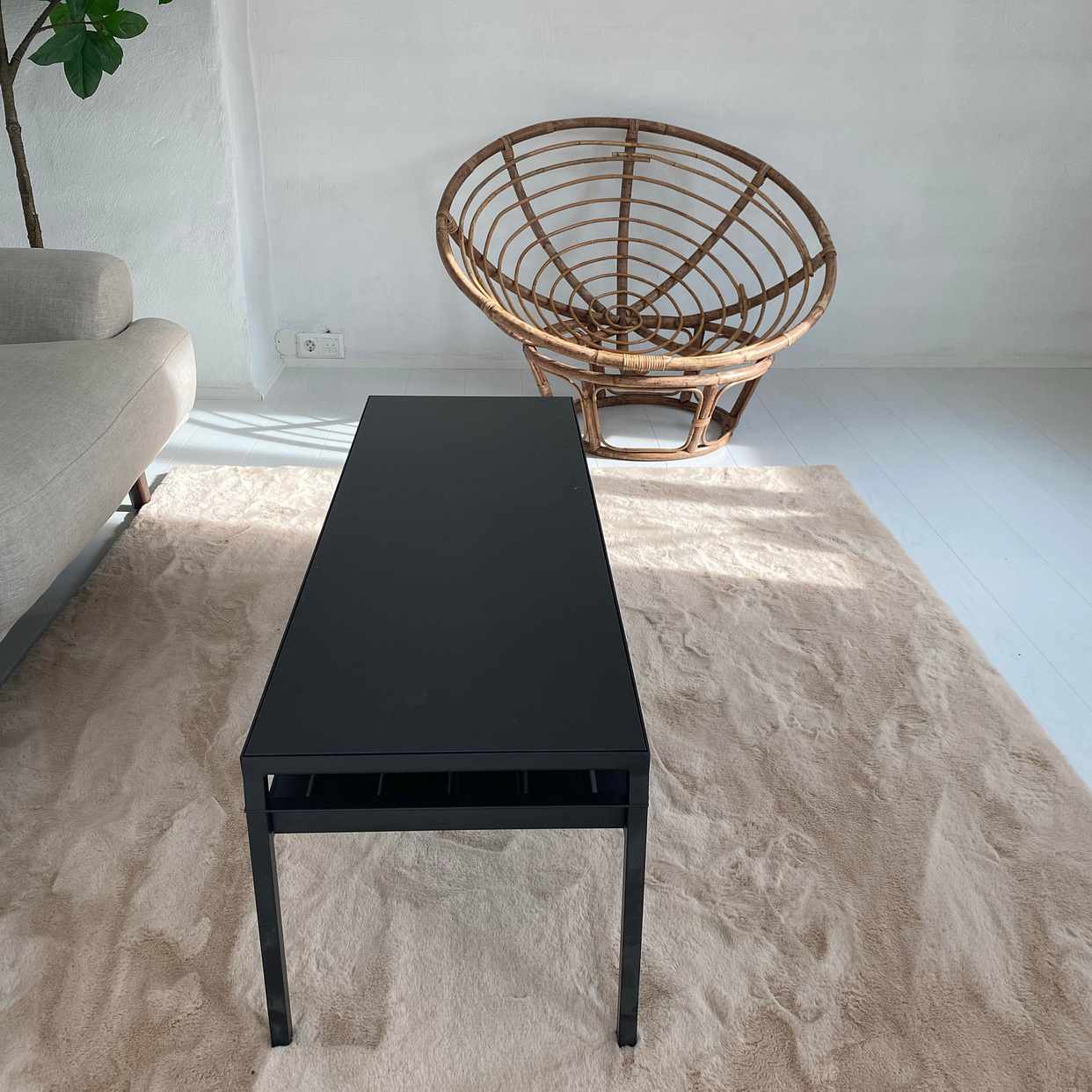 image of Säng, soffa, bord - 