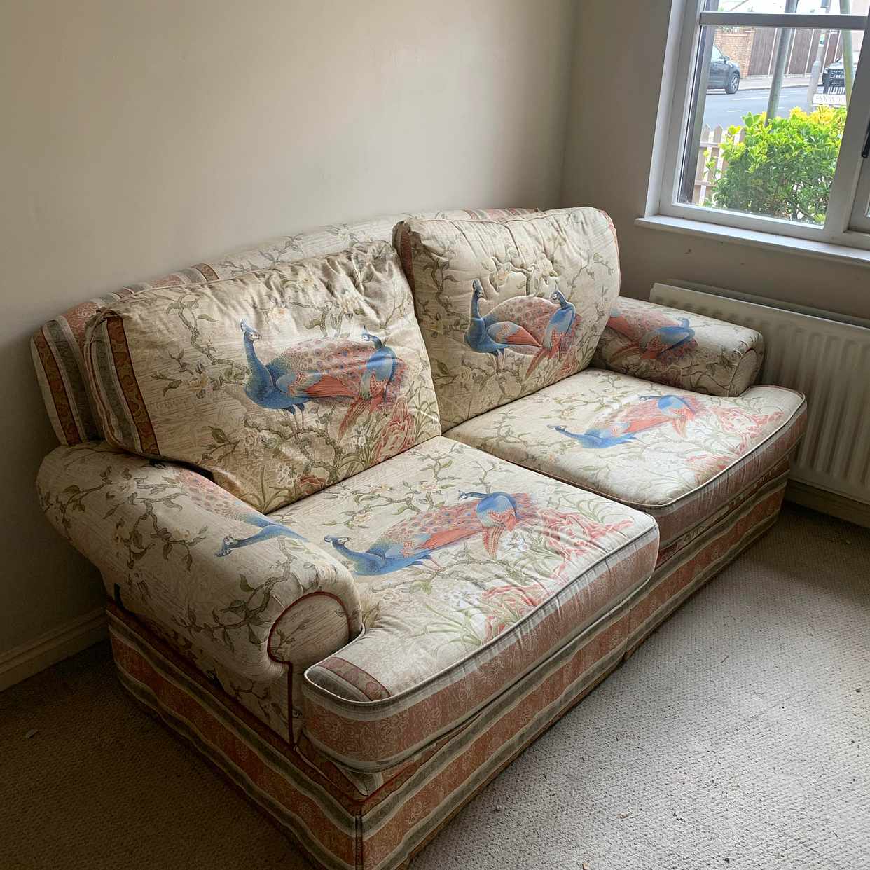 image of Remove sofa and fridge - London
