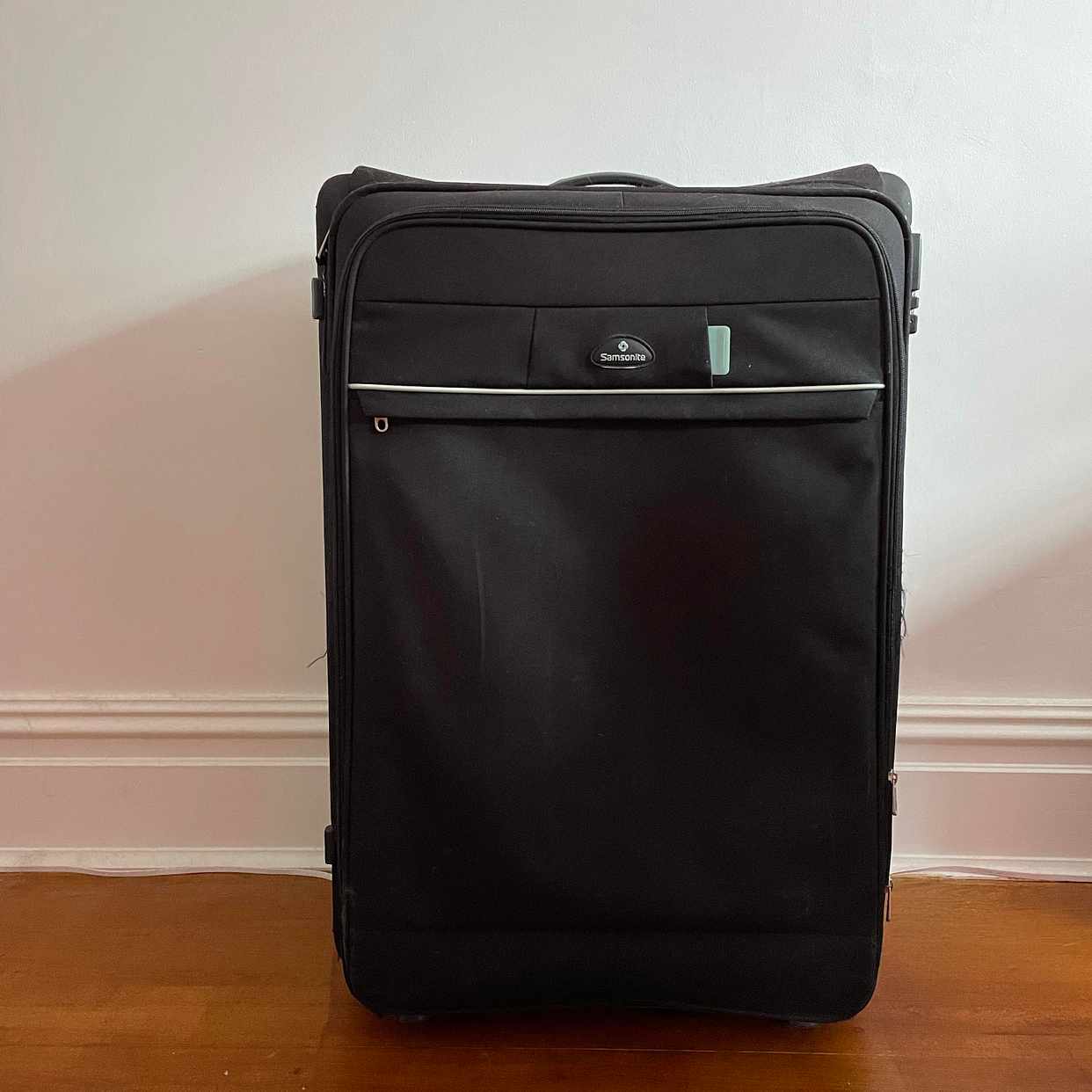 image of Samsonite large suitcase - Surbiton