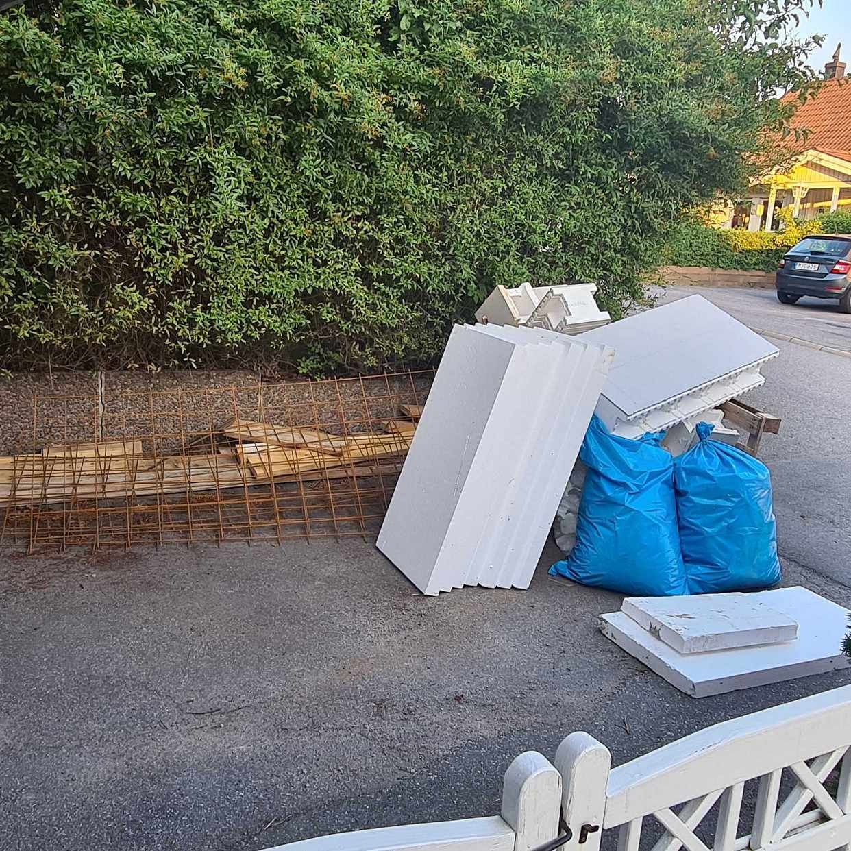 image of Skräp att slänga på ÅVC - Bromma