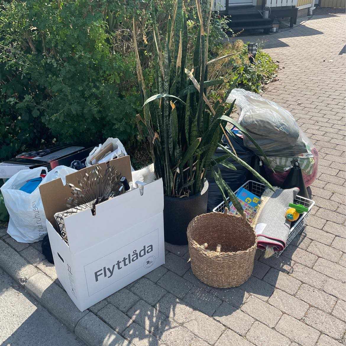 image of Vi skänker saker ni kan s - Täby