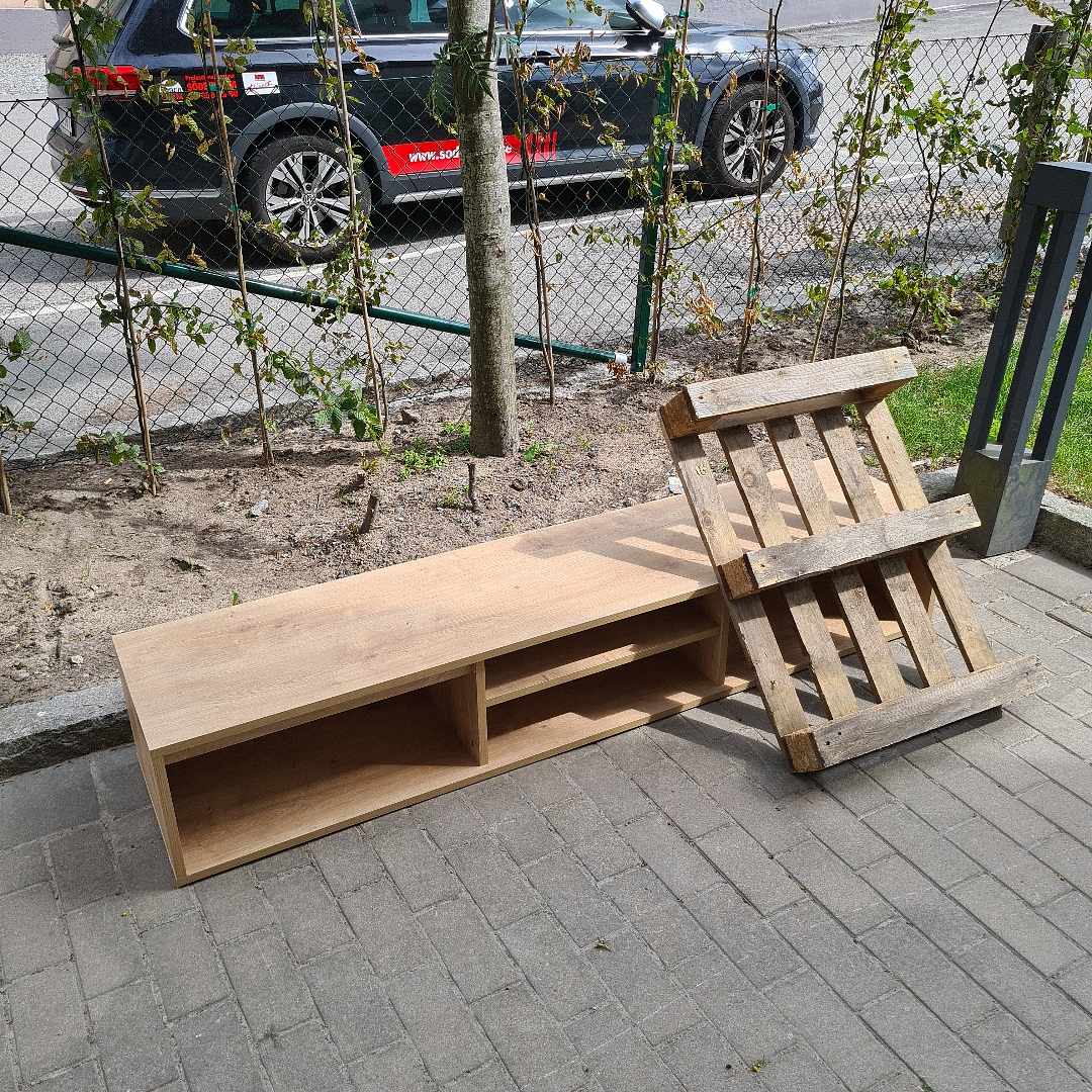 image of Tv-bänk och liten pall - Hägersten