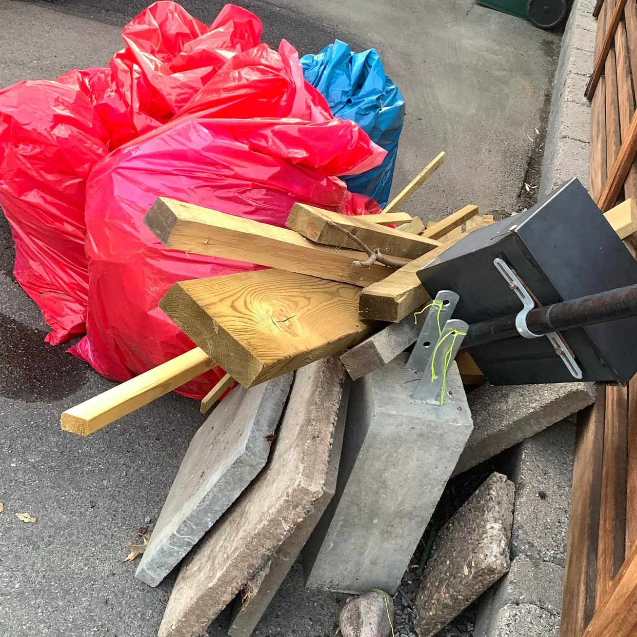 image of Skräp/avfall till tippen. - Askim