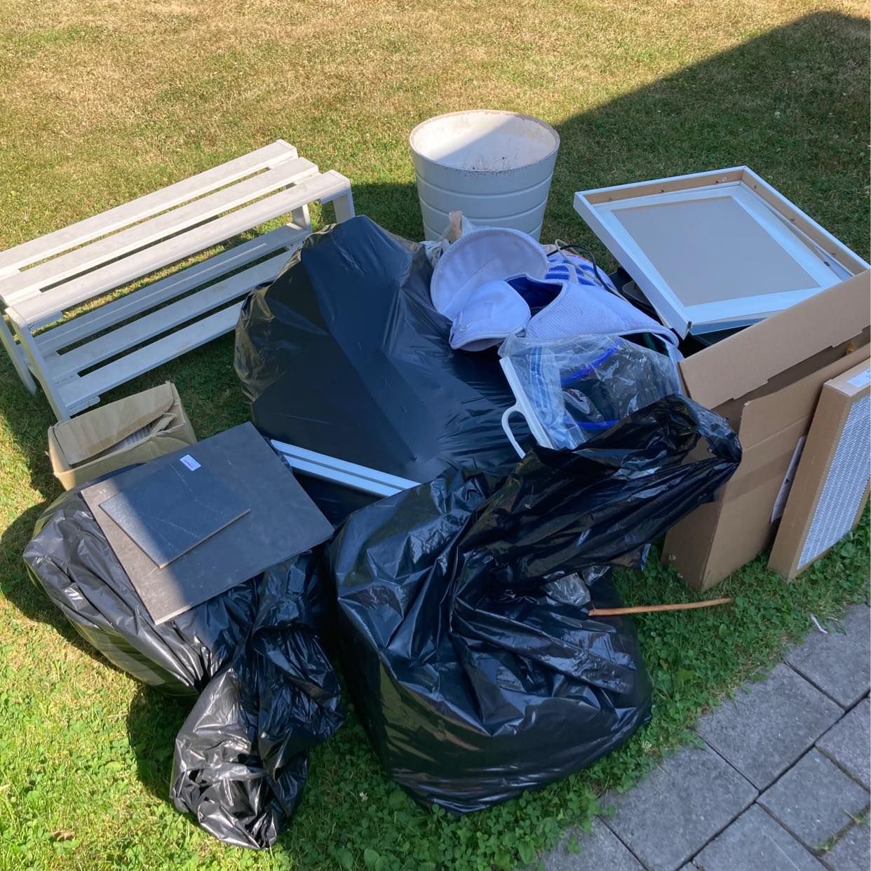 image of Skräp efter rensad vind - Järfälla