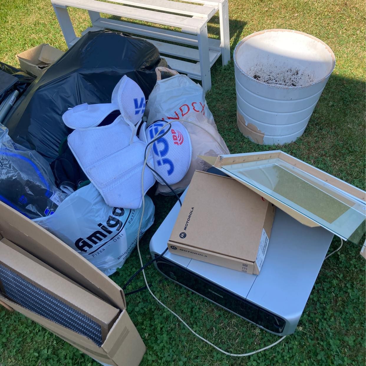 image of Skräp efter rensad vind - Järfälla